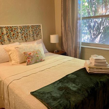 Villa Olivia Guest Rooms Hollywood Exterior photo