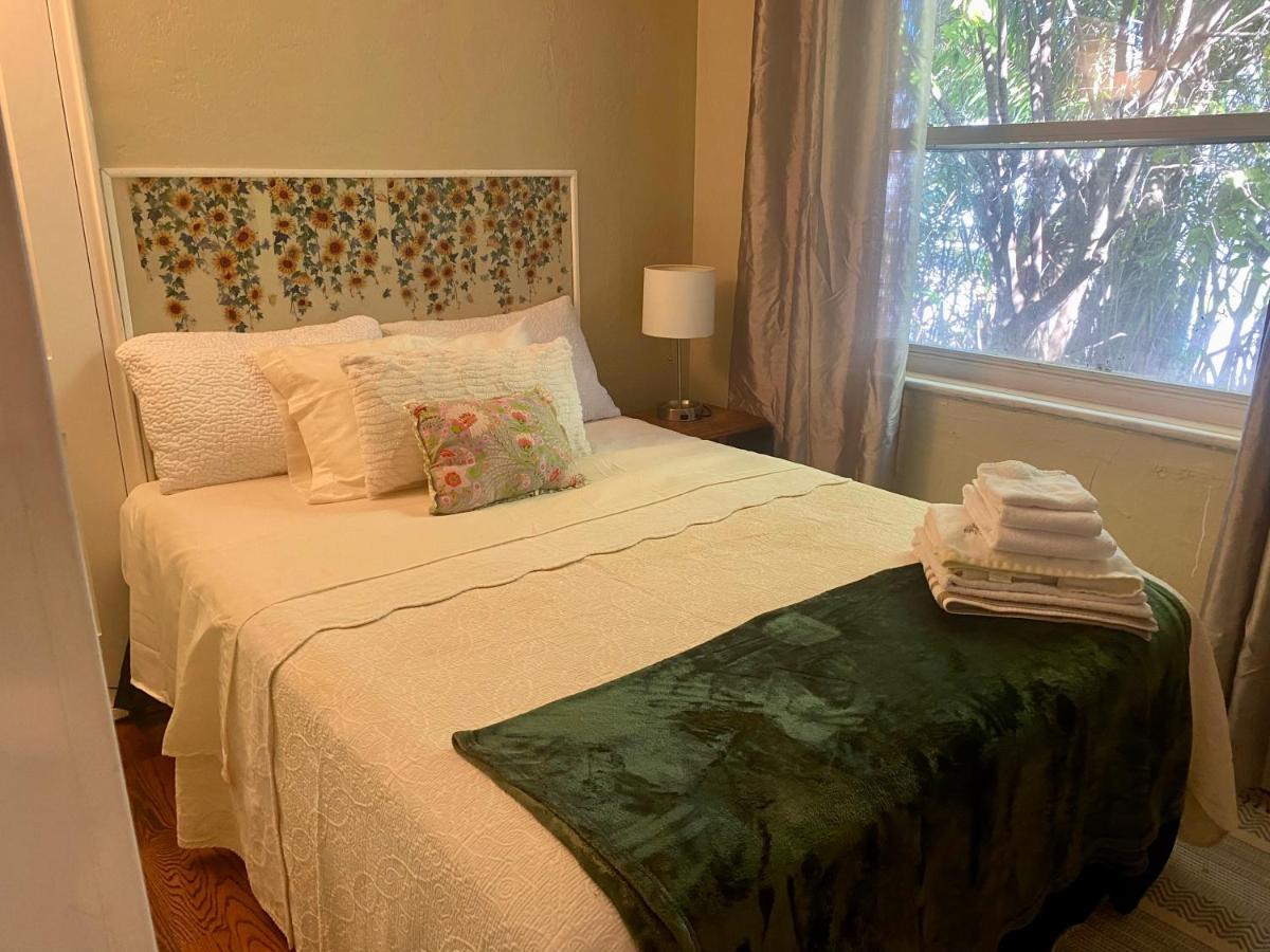 Villa Olivia Guest Rooms Hollywood Exterior photo