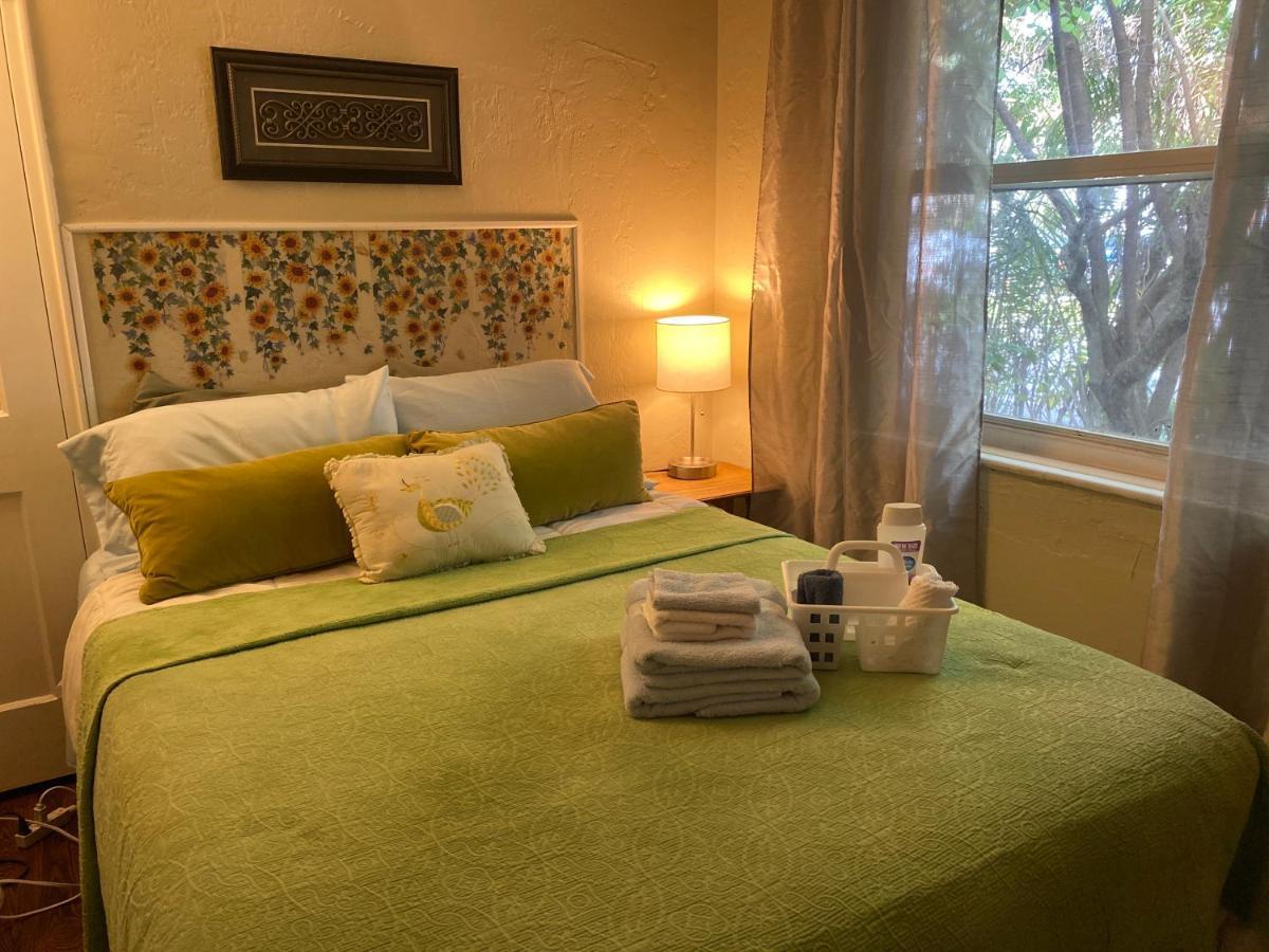 Villa Olivia Guest Rooms Hollywood Exterior photo